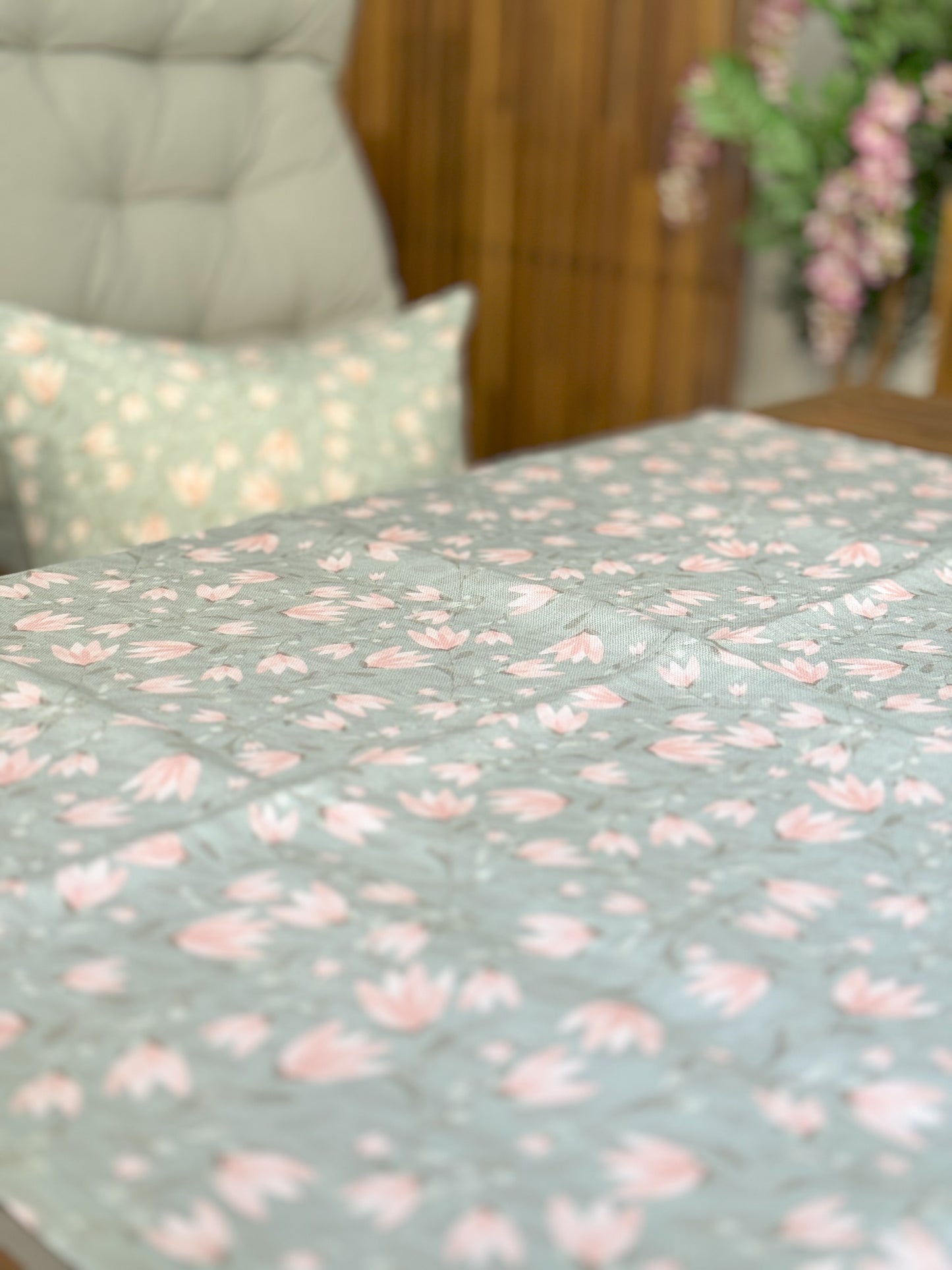 Tulips Tablecloth Belgian linen fabric 100 x 130 cm