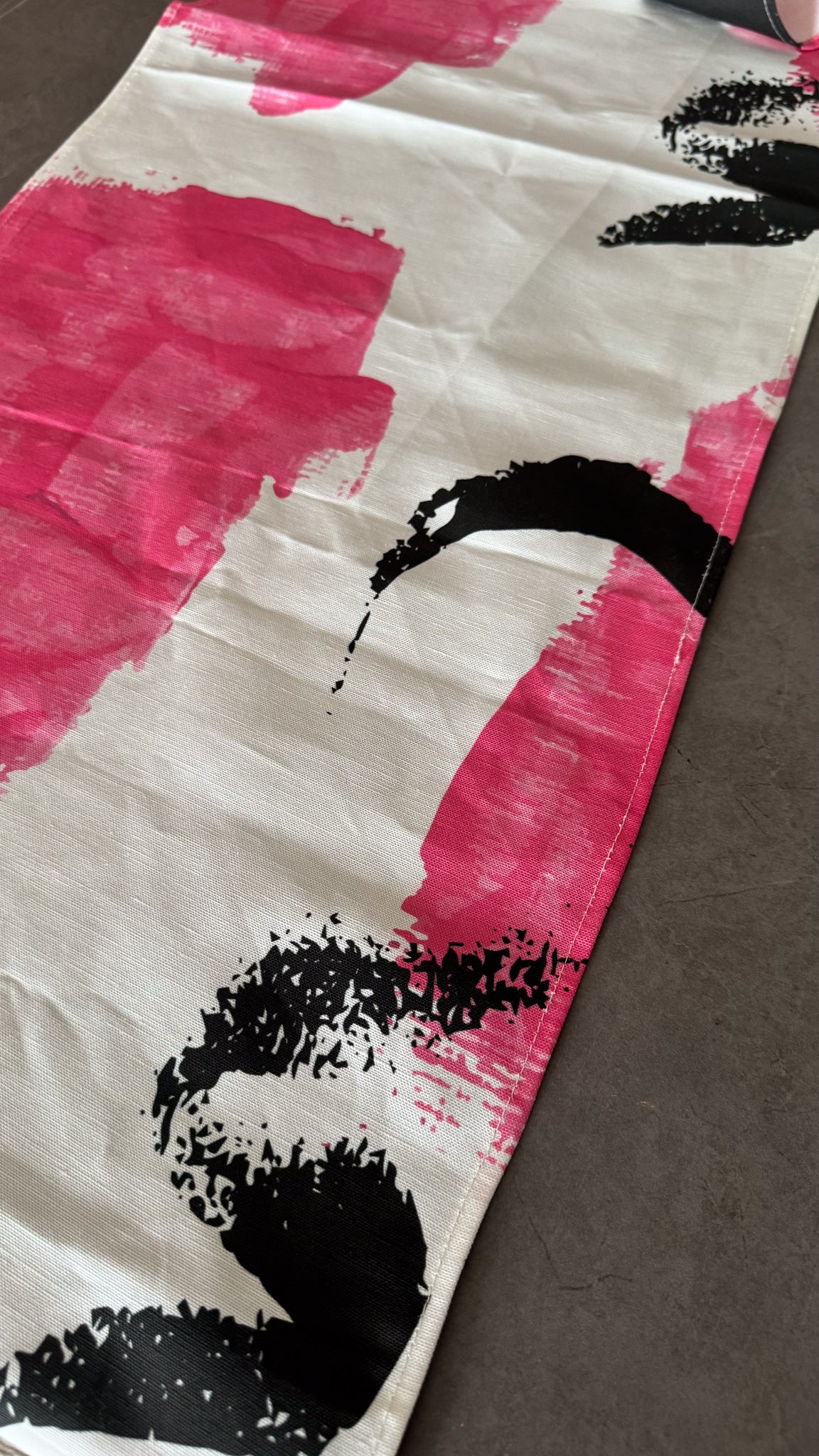 Abstract Watercolor Linen Canvas Runner – Pink & Black