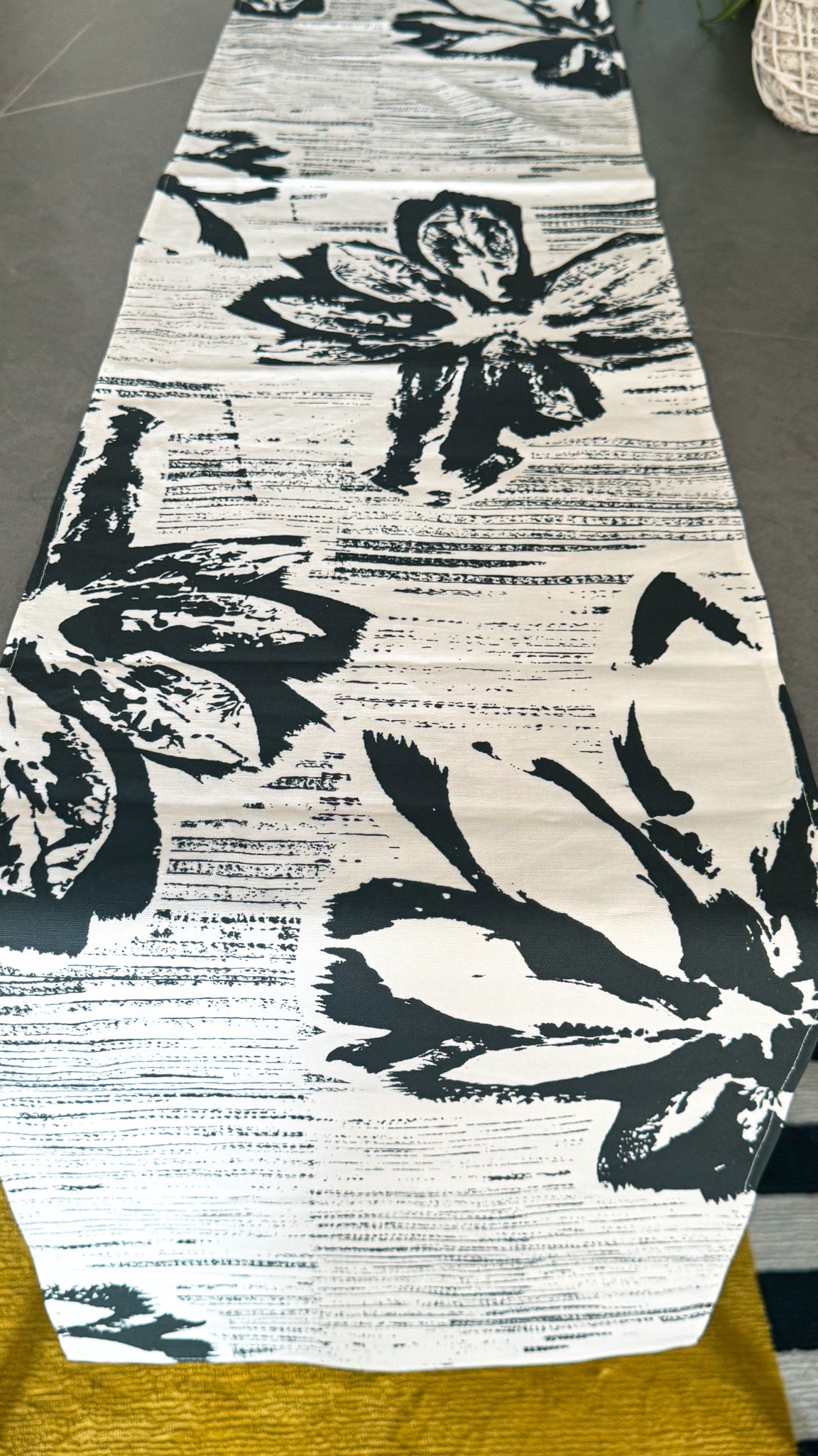 B&W Abstract Floral Linen Canvas Runner 200×34 cm