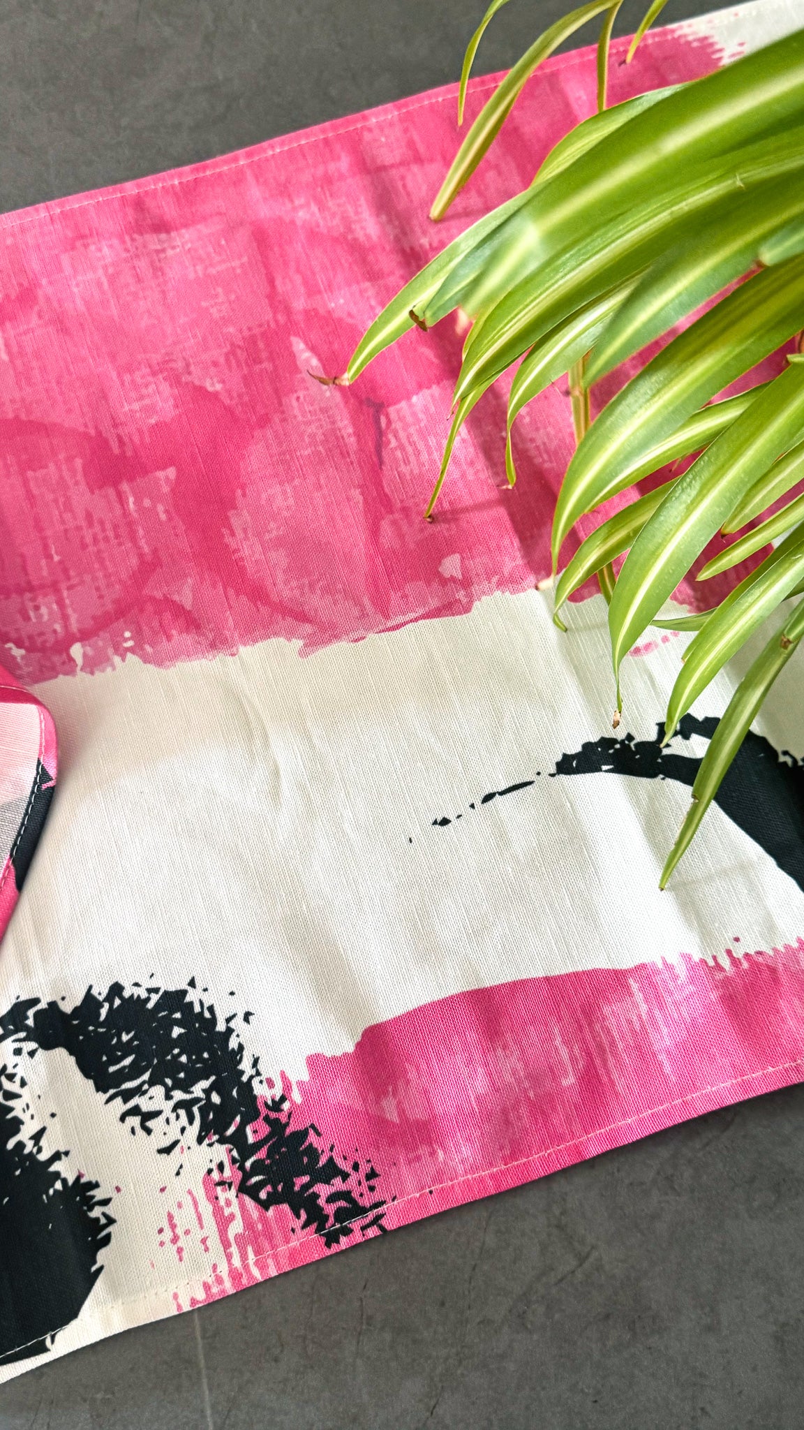 Abstract Watercolor Linen Canvas Runner – Pink & Black