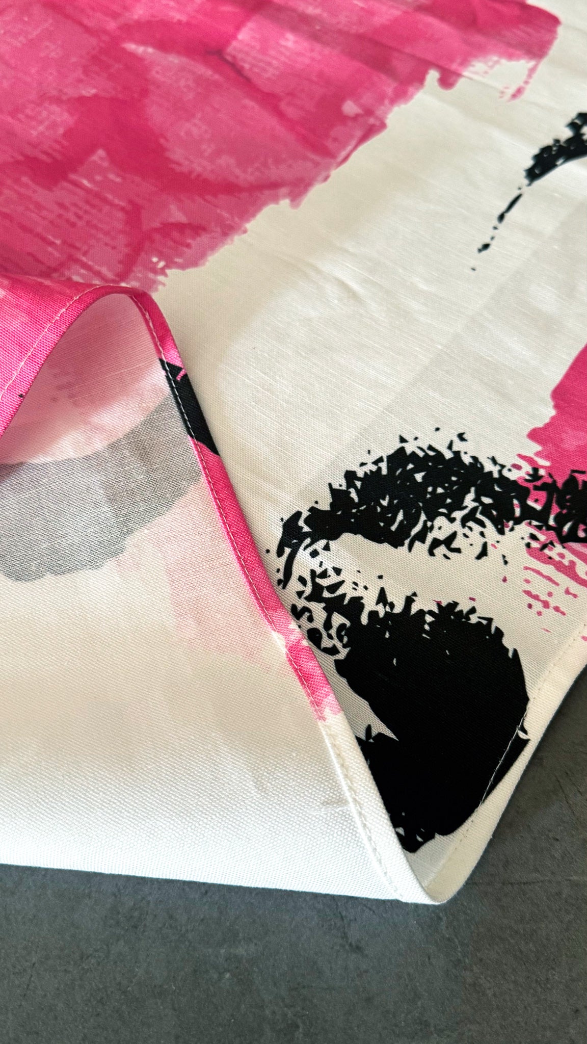 Abstract Watercolor Linen Canvas Runner – Pink & Black