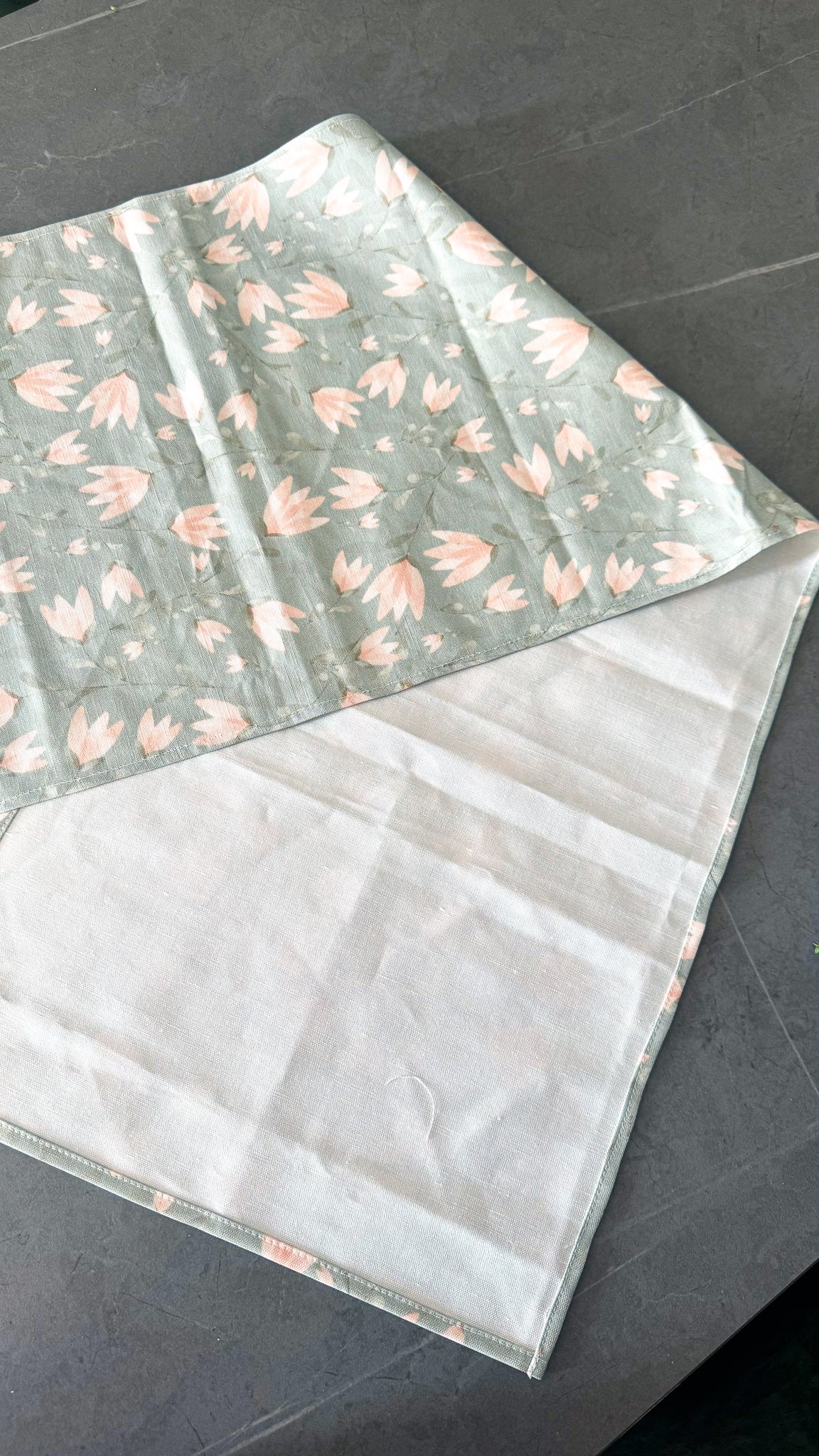 Tulip Table Runner – 100x34 cm