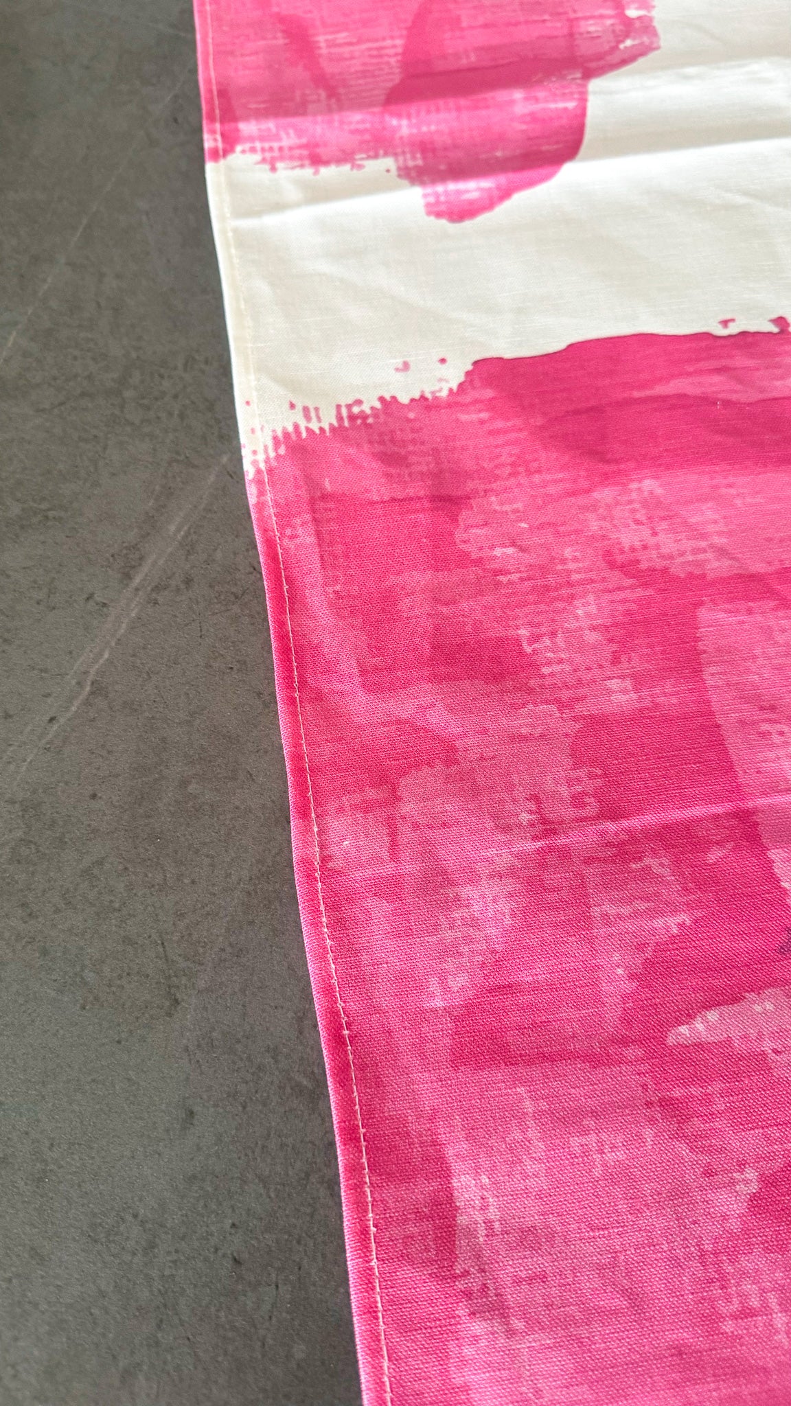 Abstract Watercolor Linen Canvas Runner – Pink & Black