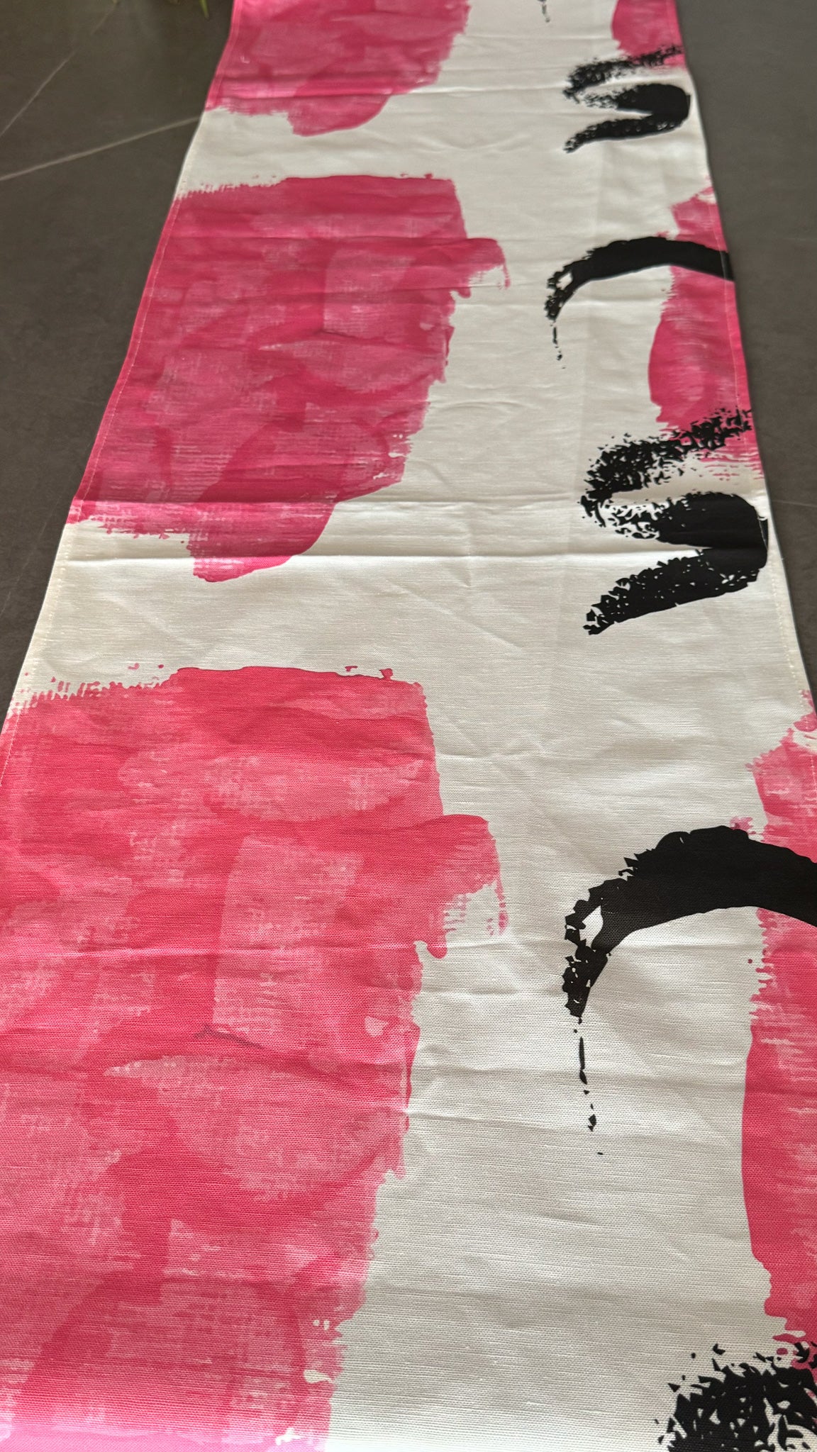 Abstract Watercolor Linen Canvas Runner – Pink & Black