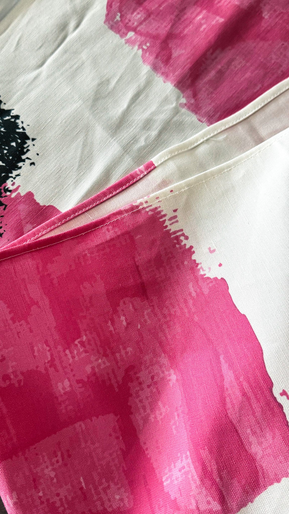 Abstract Watercolor Linen Canvas Runner – Pink & Black