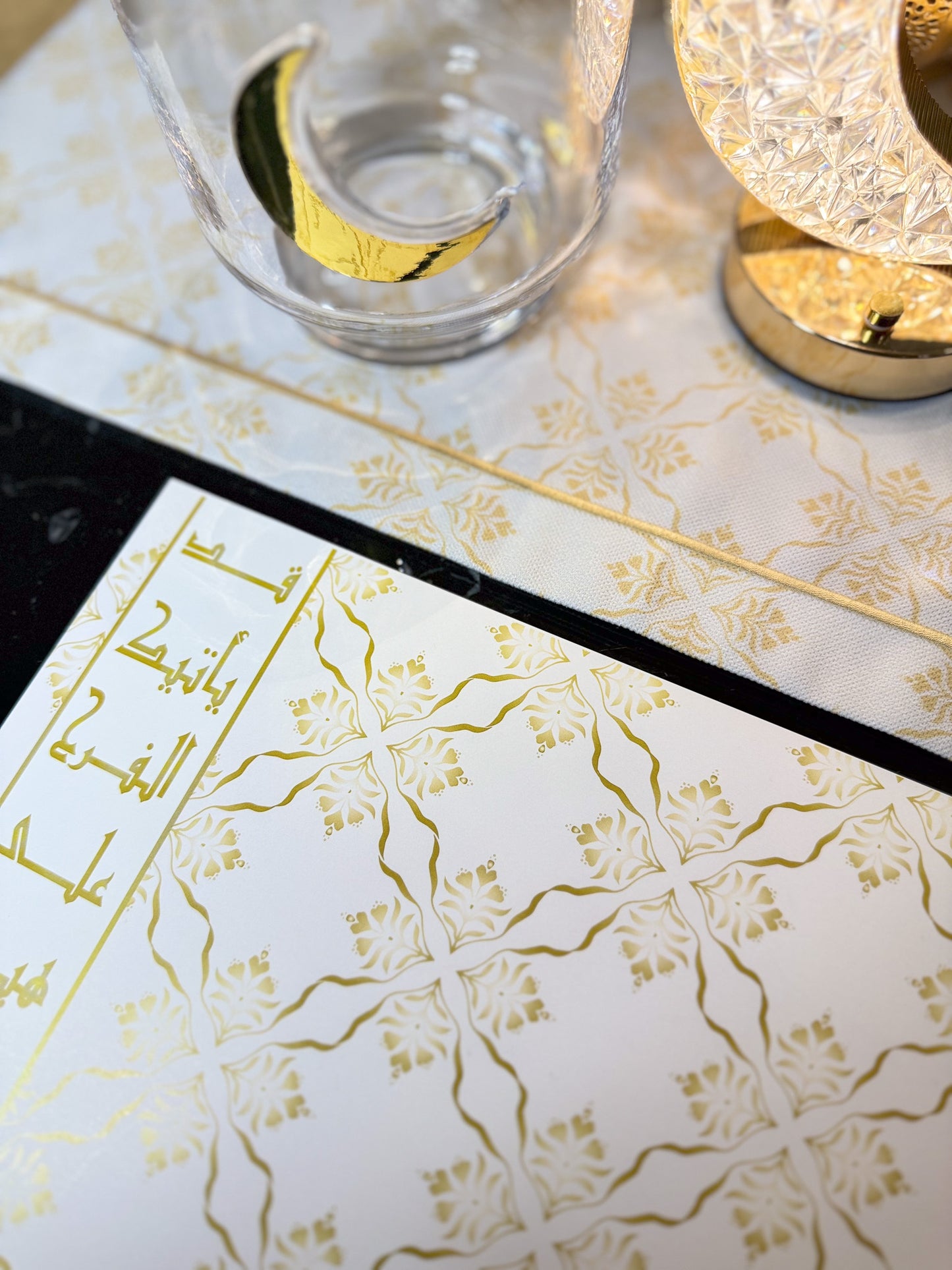 مفارش سفرة ورقية من سراي