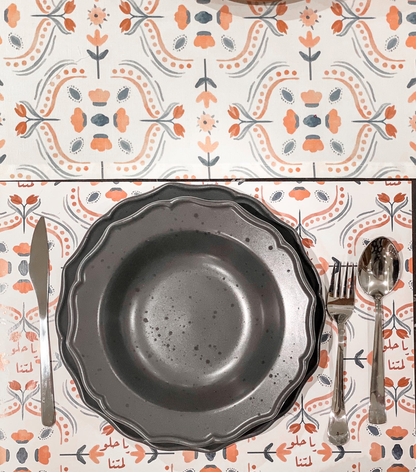 مفرش طاولة كلاسيكي