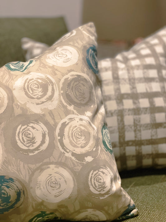 وسادة الورود المجردة