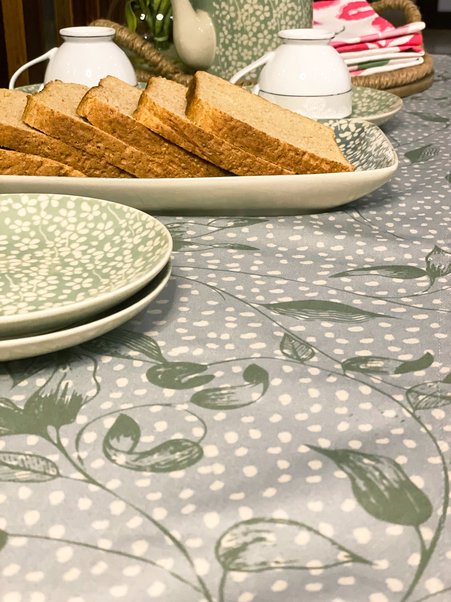 Green Garden Tablecloth 40x150cm