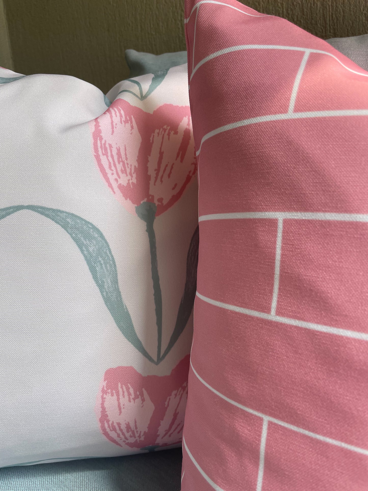 Tulip Linen Cushion 50x50cm