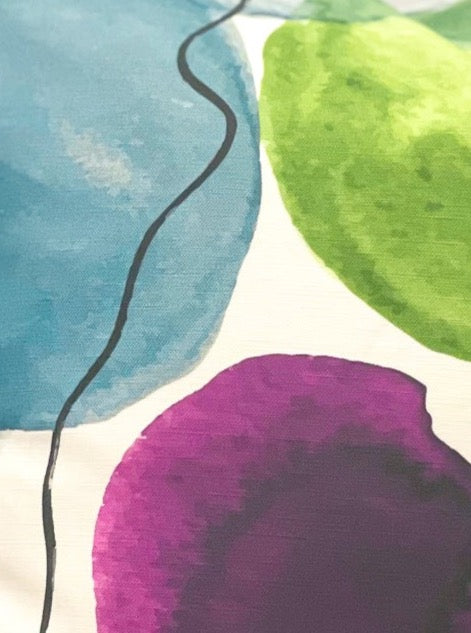 وسادة تجريدية بالألوان المائية