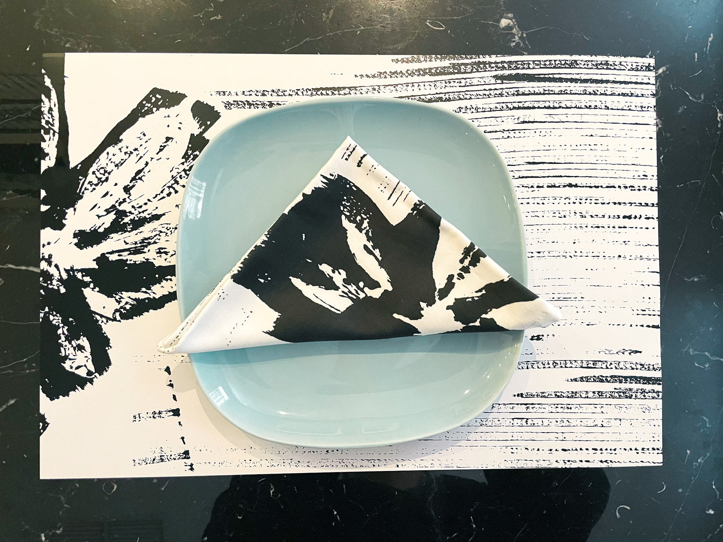B&w flower paper placemat