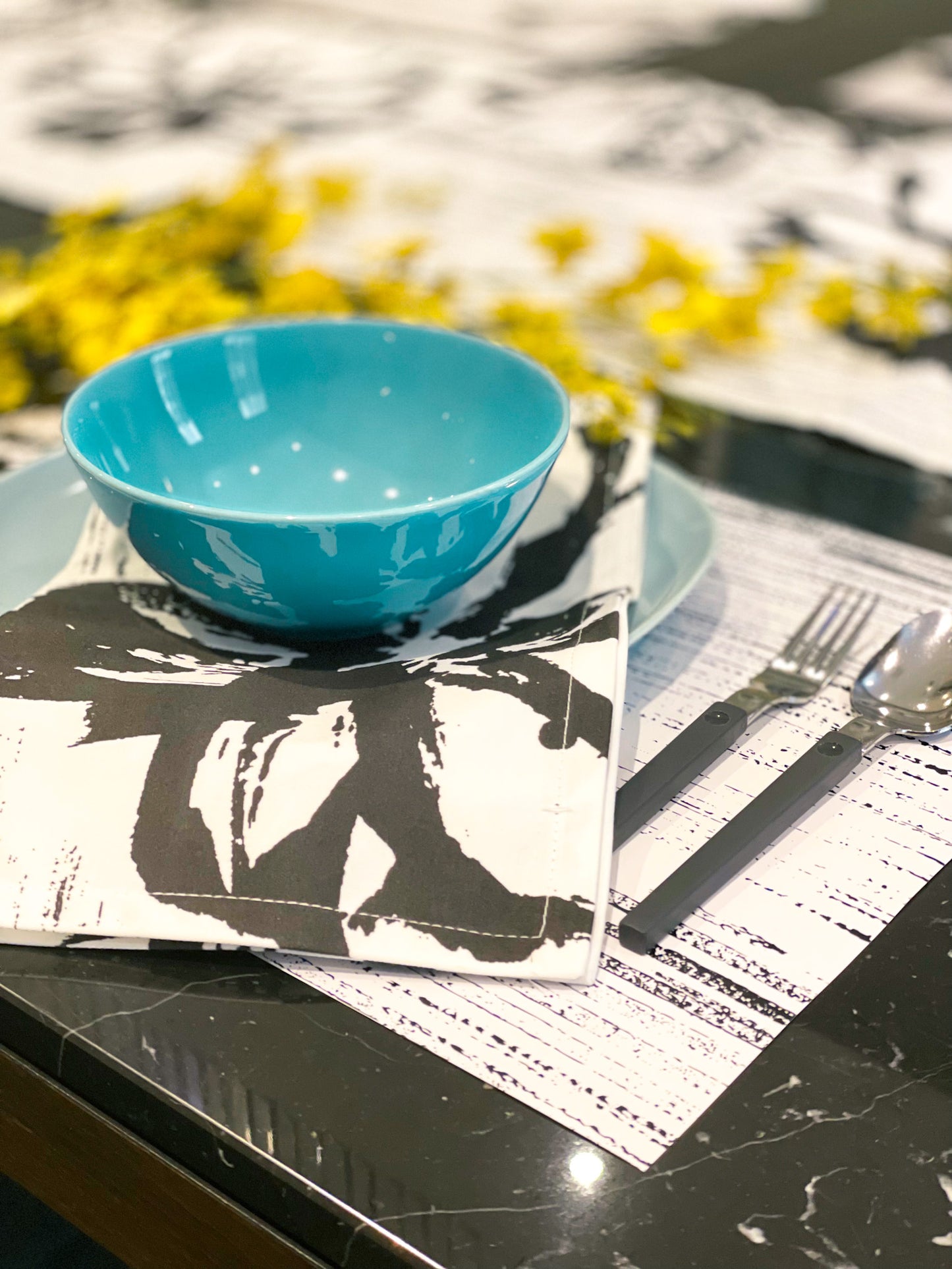 B&w flower paper placemat