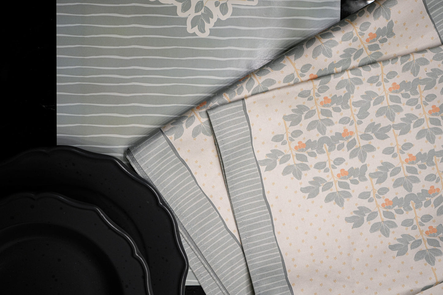 عتق- مفرش طاولة رنر كلاسيكي 150 سم