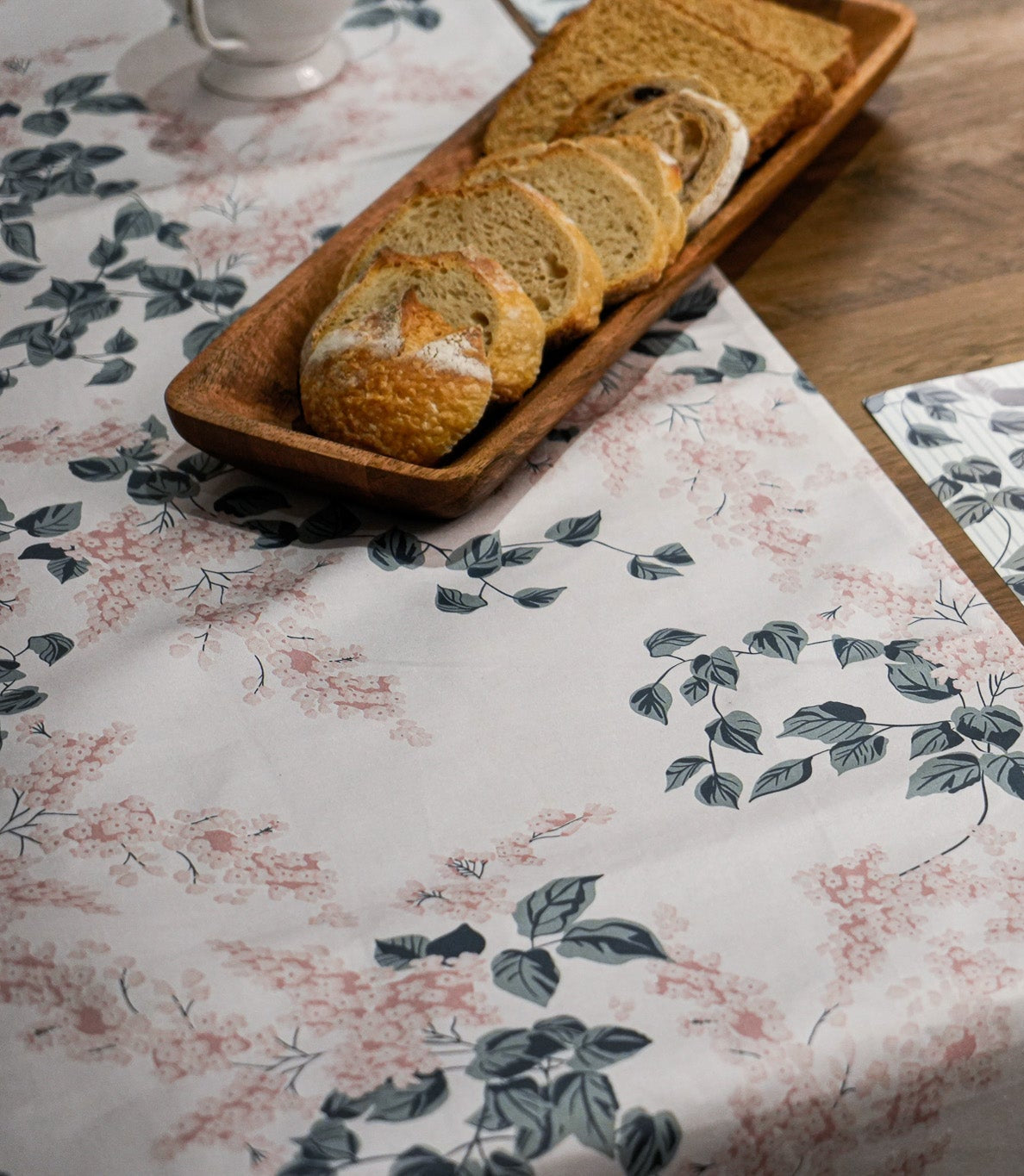 عتق- مفرش طاولة رنر كلاسيكي 150 سم