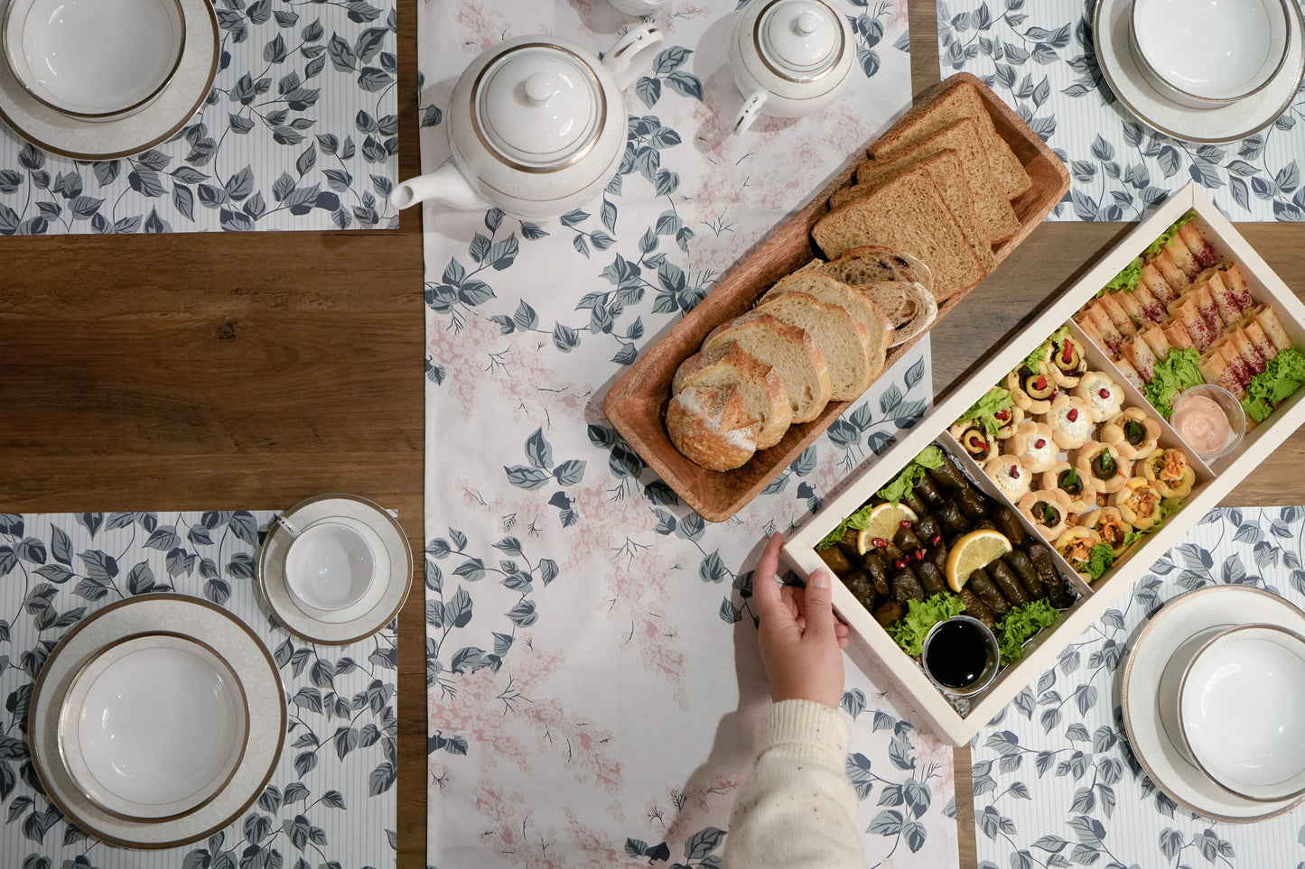 عتق- مفرش طاولة رنر كلاسيكي 150 سم