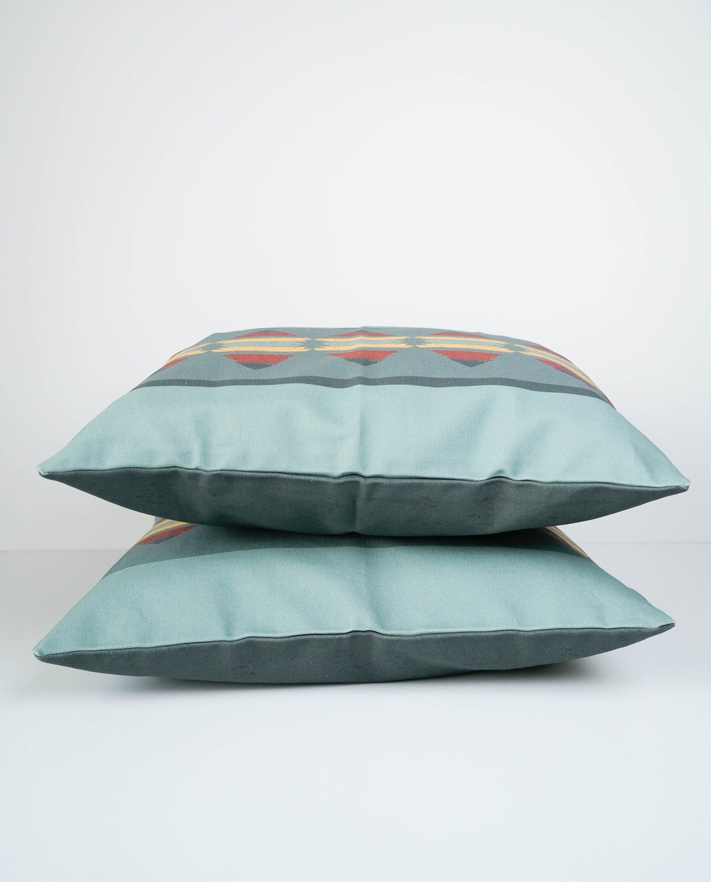 وسادة سدو زرقاء عصرية