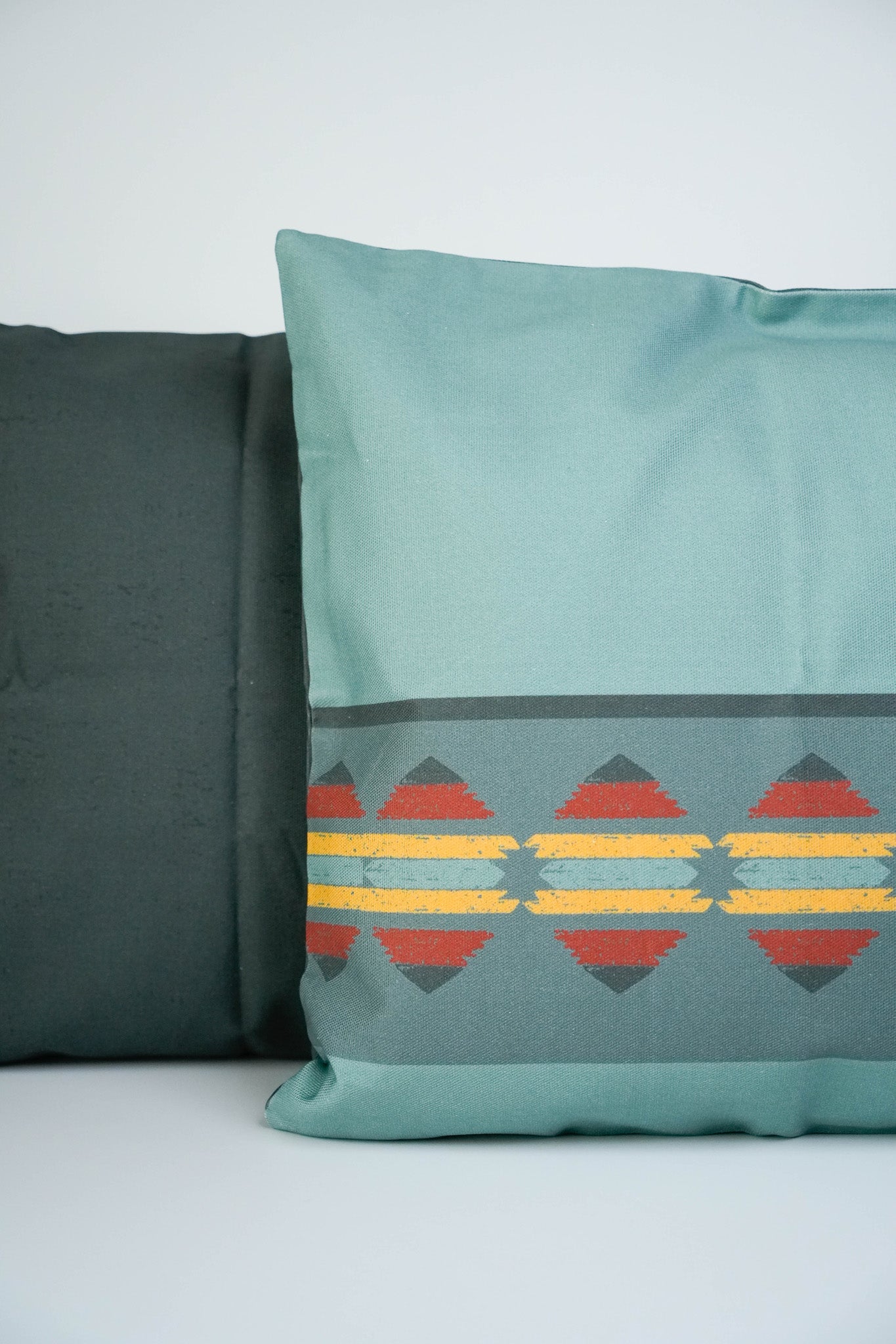 وسادة سدو زرقاء عصرية