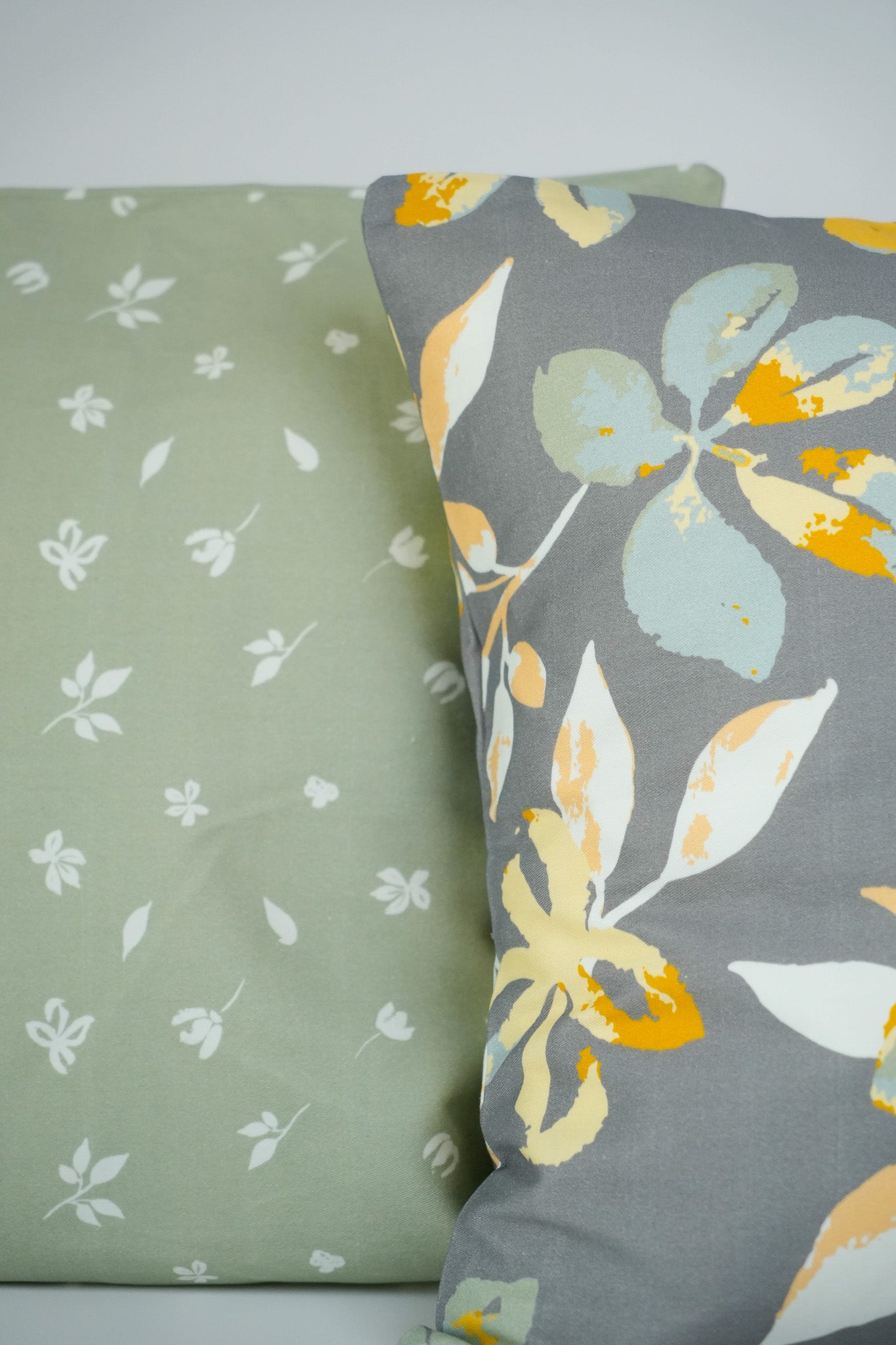 Floral Cushion Grey Linen 50x50 cm