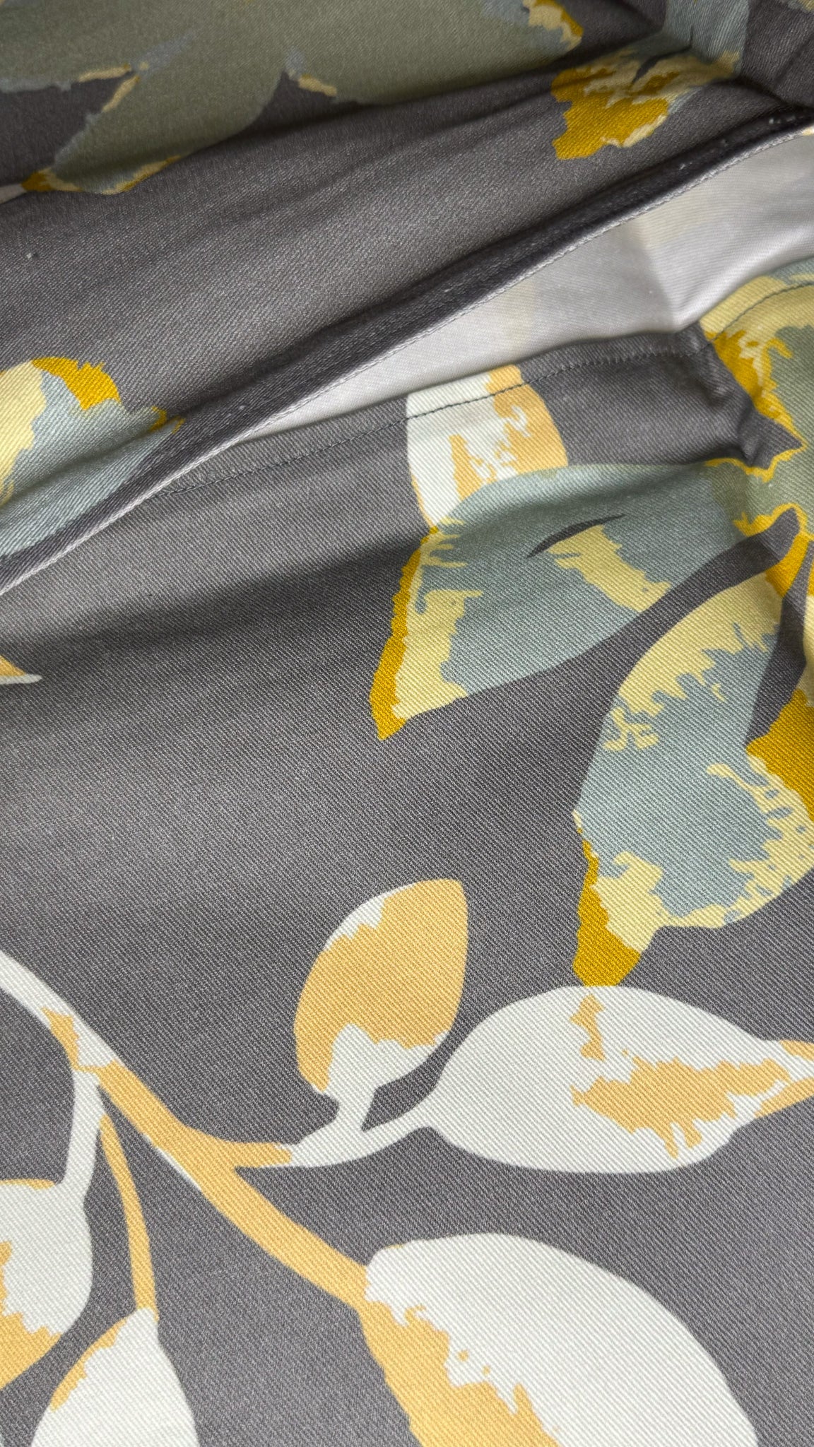 Floral Cushion Grey Linen 50x50 cm