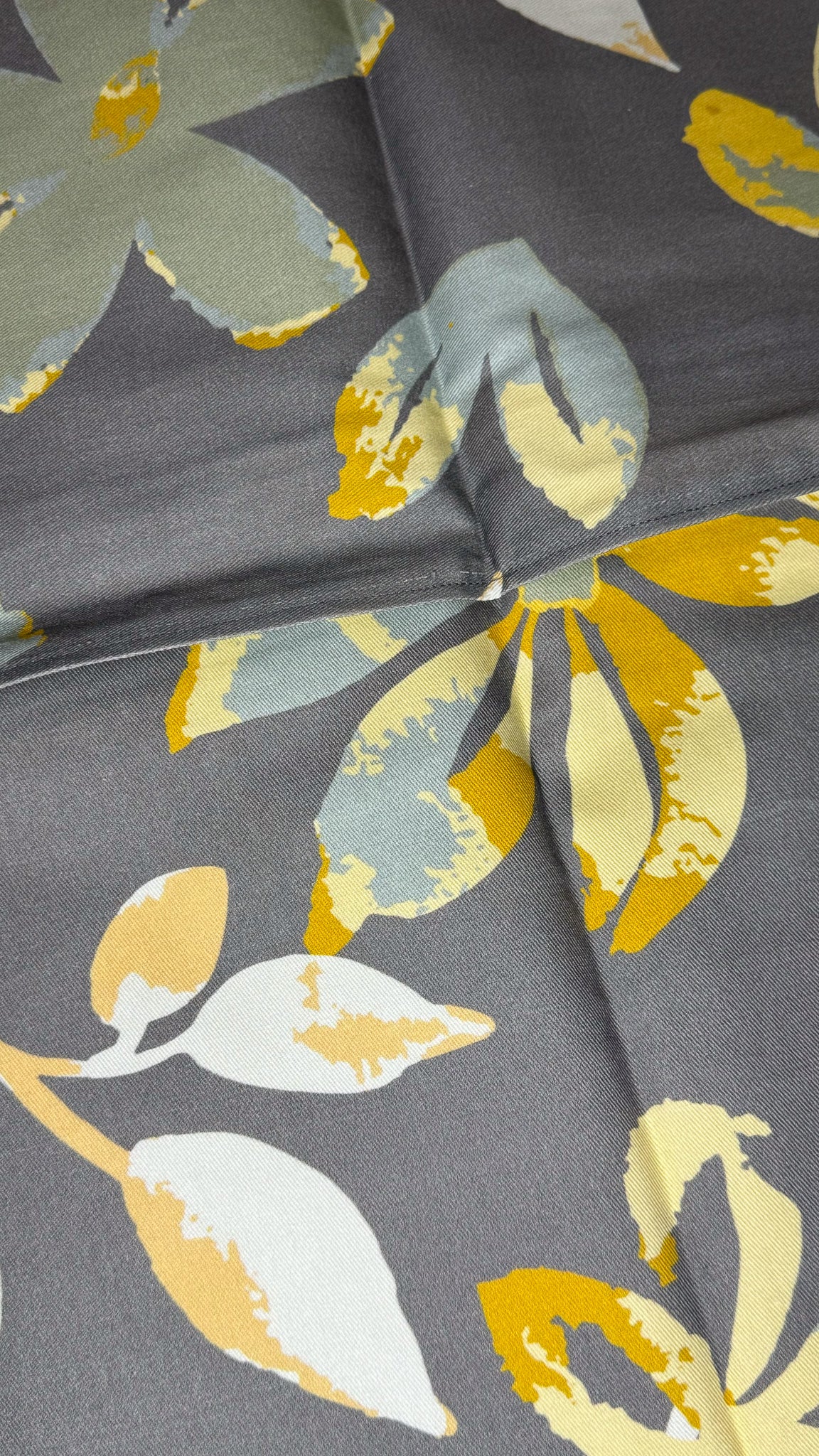 Floral Cushion Grey Linen 50x50 cm