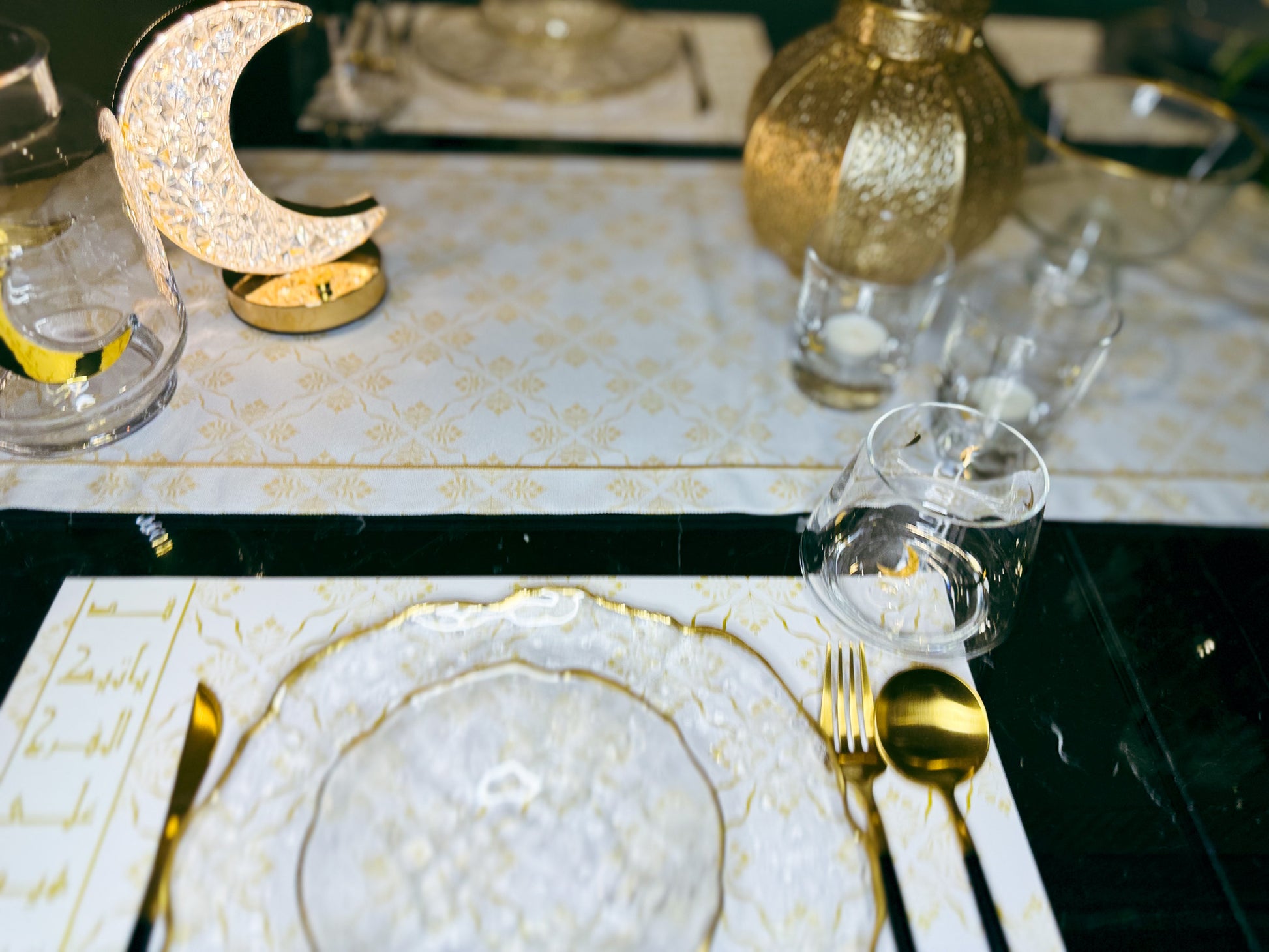 table runner ، مفرش طاولة