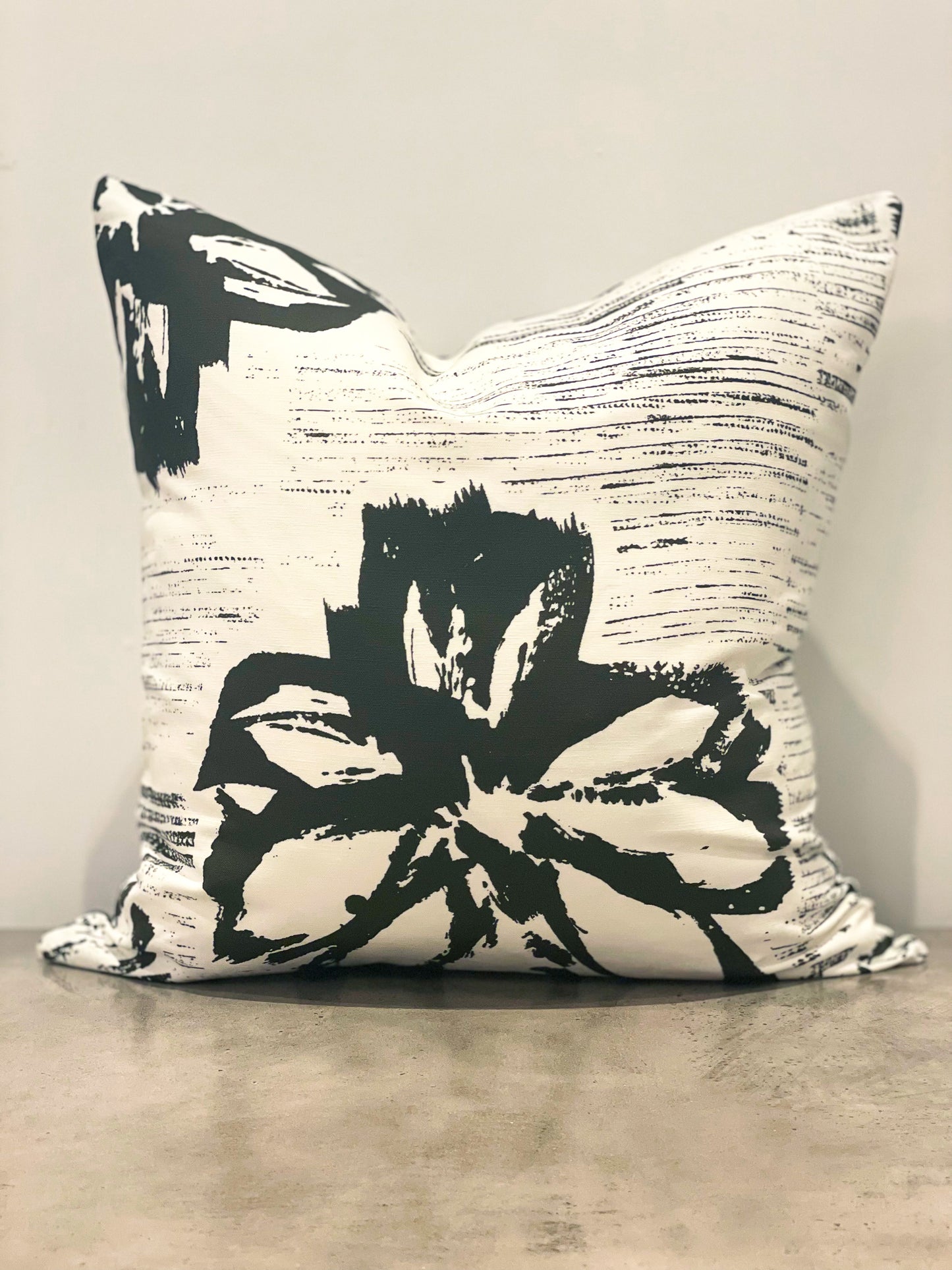 B&W Cushion Linen 50x50 cm