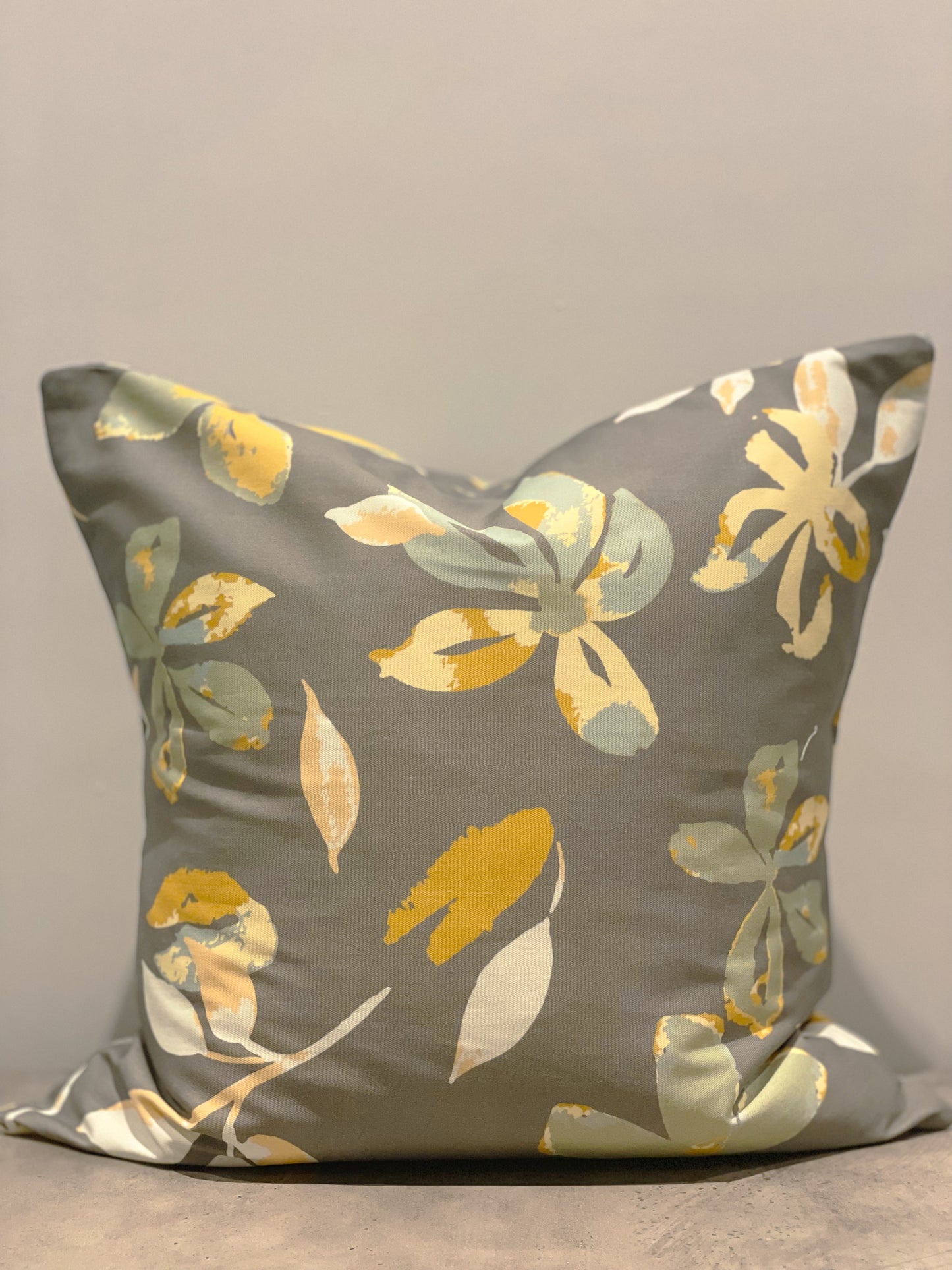 Floral Cushion Grey Linen 50x50 cm