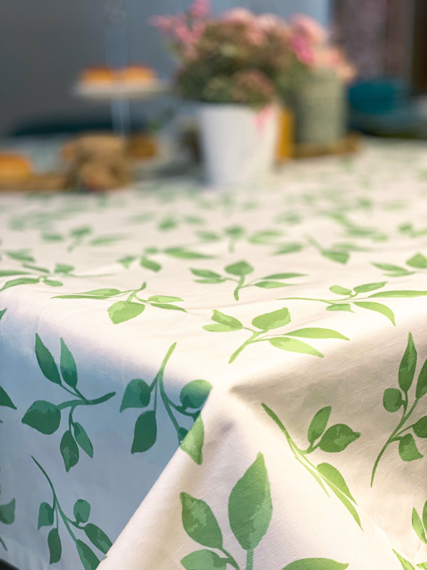 Green leaves tablecloth 140 x 190 cm